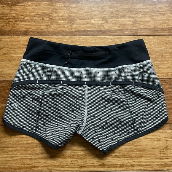 Lululemon Size 2 Shorts - Picture 3 of 3